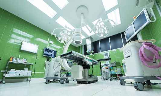 Doctor-Anaesthesiologist_workenvironment_web_11zon